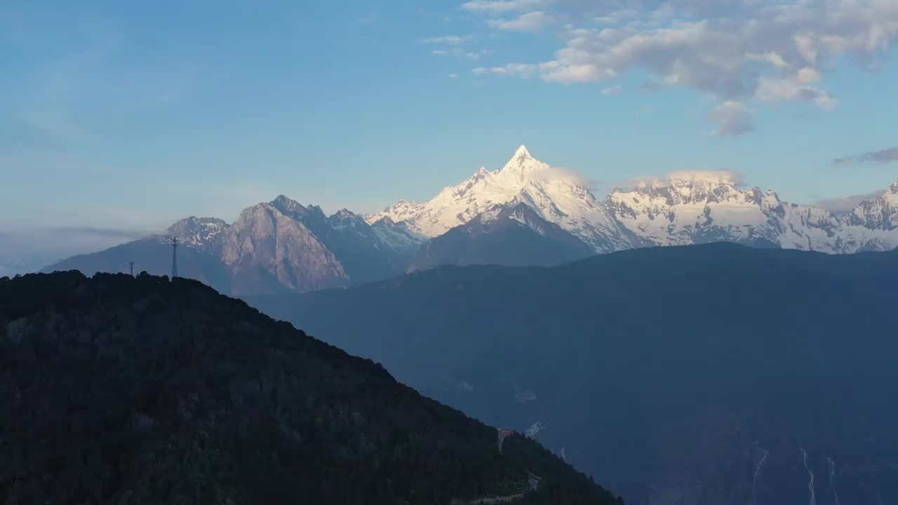 云南省香格里拉飞来寺梅里雪山航拍风光视频素材