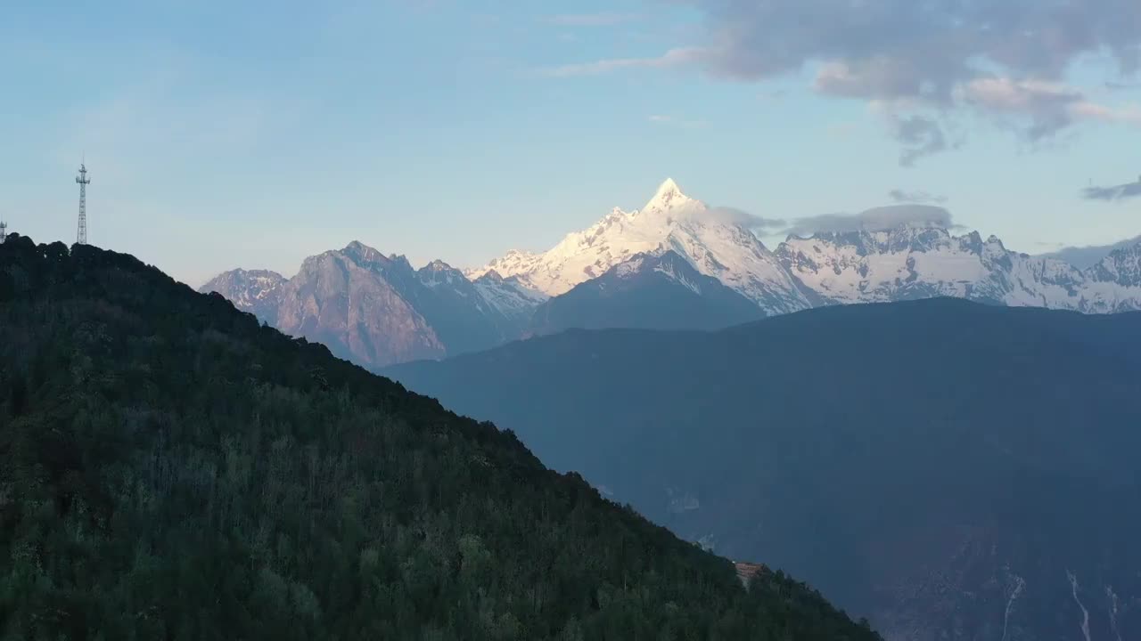 云南省香格里拉飞来寺梅里雪山航拍风光视频素材