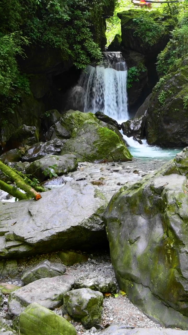 峨眉山的山泉与流瀑视频素材