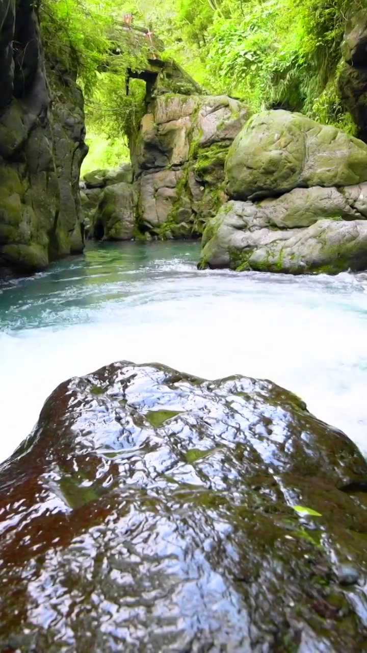 峨眉山的山泉与流瀑视频素材