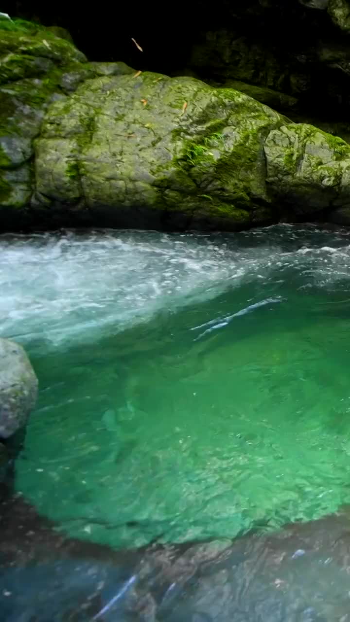 峨眉山的山泉与流瀑视频素材