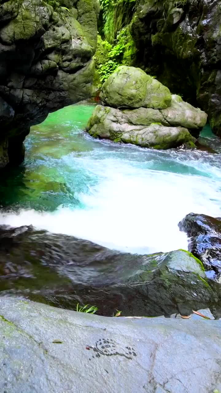 峨眉山的山泉与流瀑视频素材