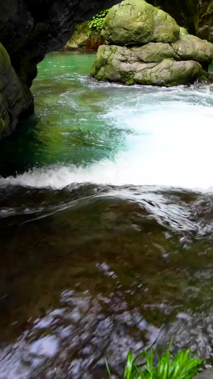 峨眉山的山泉与流瀑视频素材