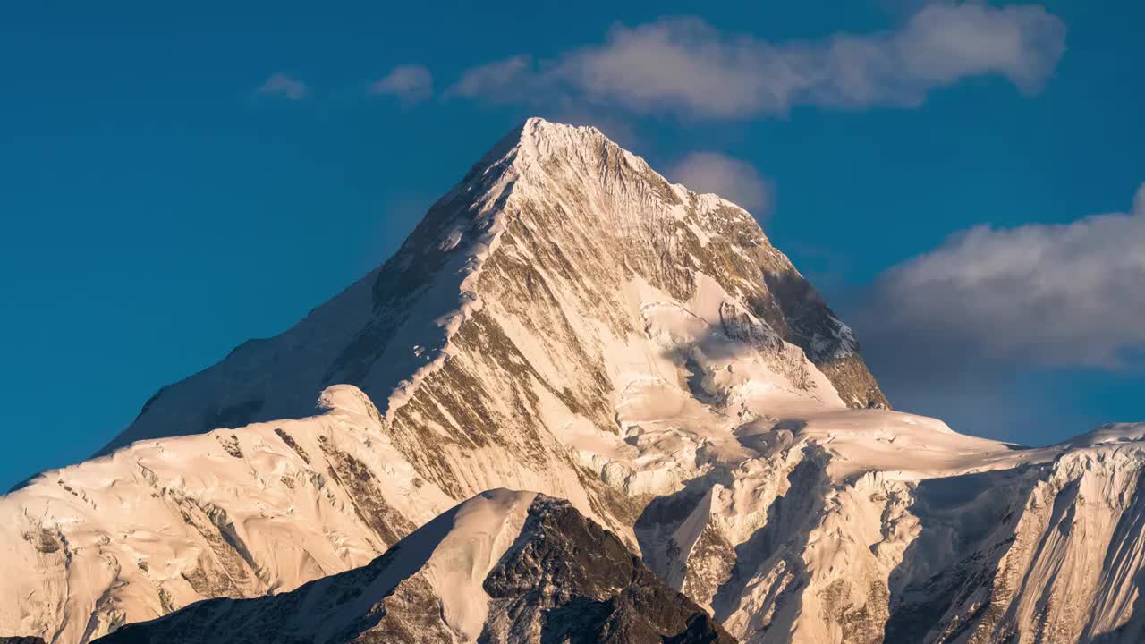 贡嘎雪山6K延时素材视频素材