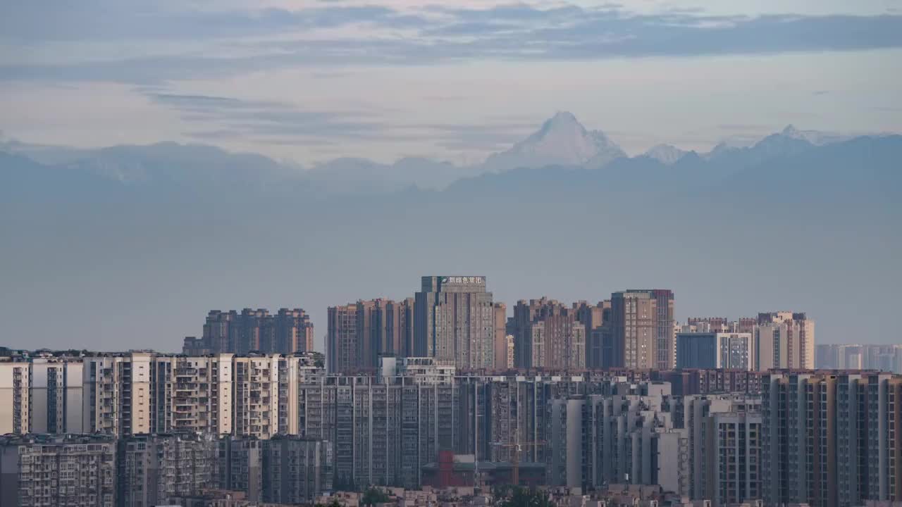 在成都遥望雪山视频素材