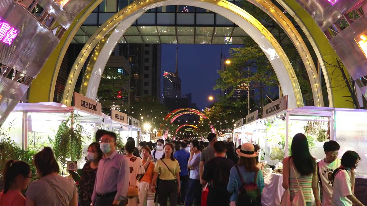 上海安义夜巷集市人流视频素材