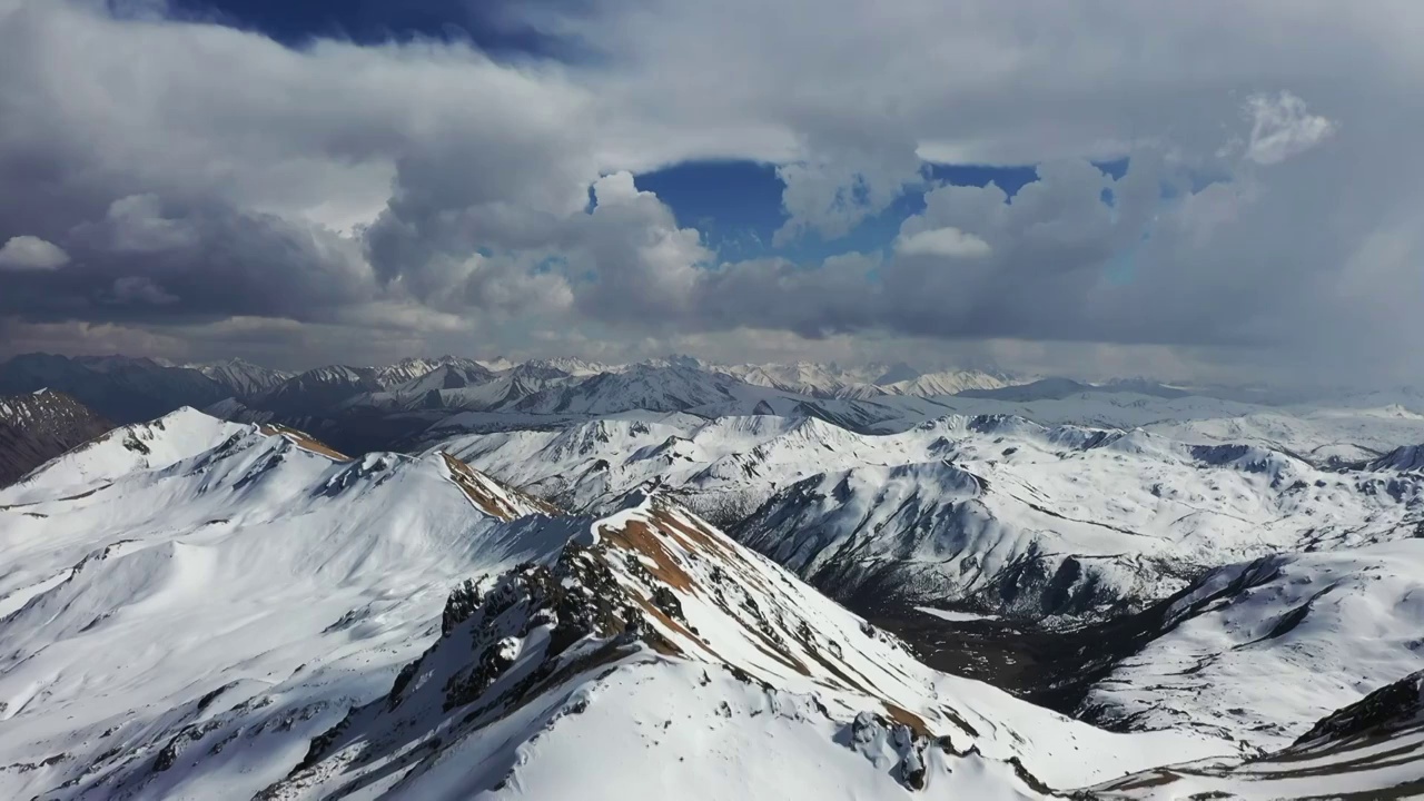 西藏壮丽雪山航拍视频素材