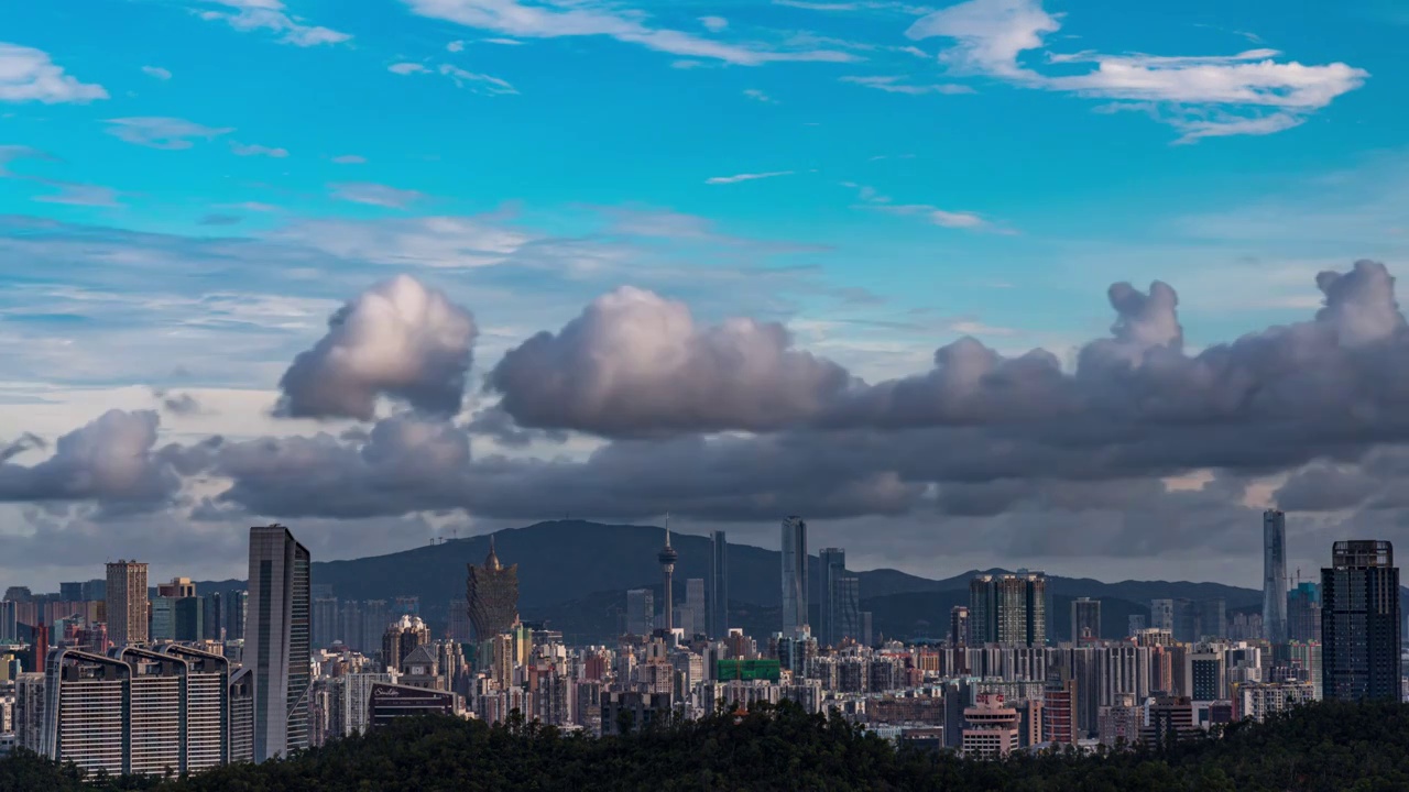 粤港澳大湾区珠海横琴与澳门城市天际线全景白昼延时视频素材