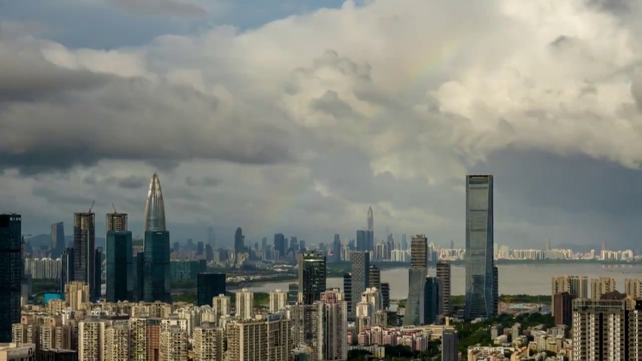 深圳的多云阵雨天气和彩虹视频素材