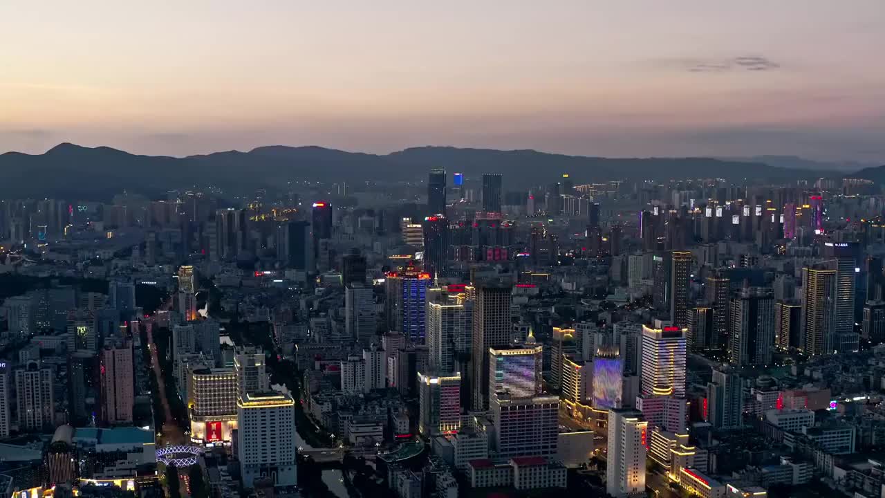 昆明市中心夜景航拍视频素材