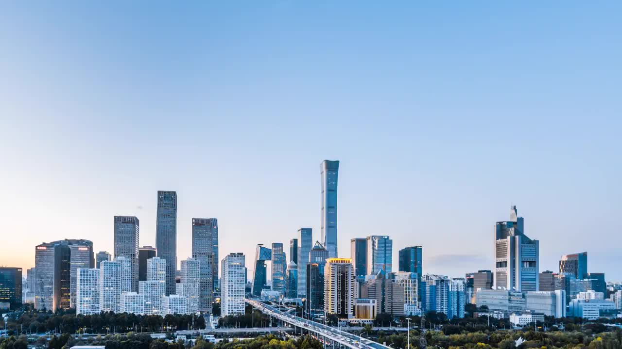 中国北京CBD建筑群和城市车流日转夜延时摄影视频素材