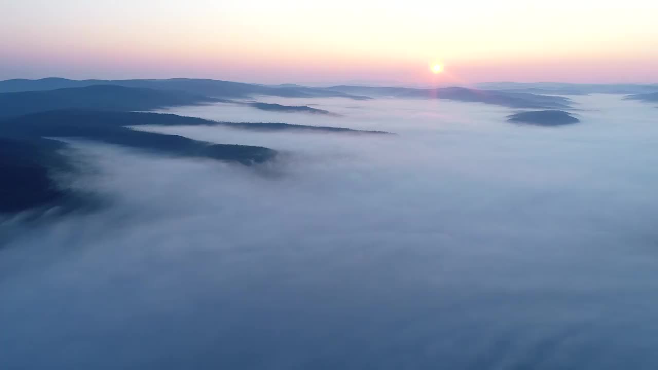 航拍大兴安岭山岭林海云雾日出视频素材