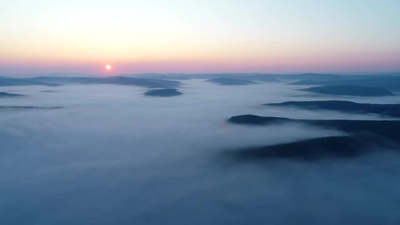 航拍大兴安岭山岭林海云雾日出视频素材