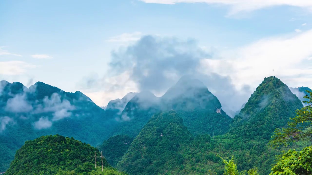 广西河池凤山三门海雨后云雾美景视频素材