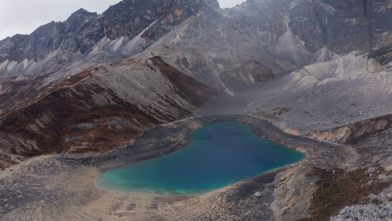 稻城亚丁景区五色海高原湖泊视频素材