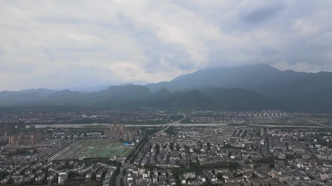 航拍都江堰市区风景视频素材