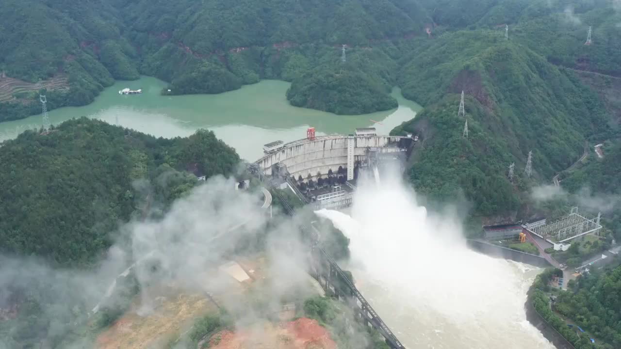 云和紧水滩电站泄洪航拍视频素材