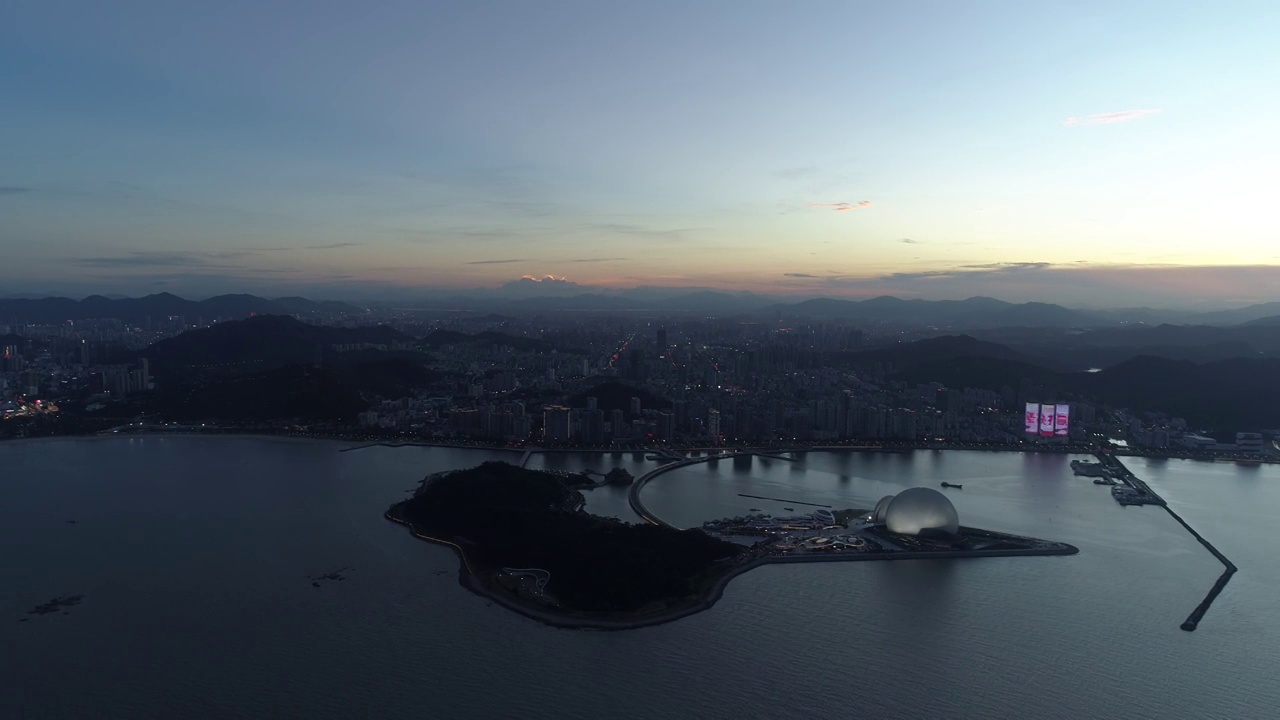 珠海大剧院夜景航拍视频素材