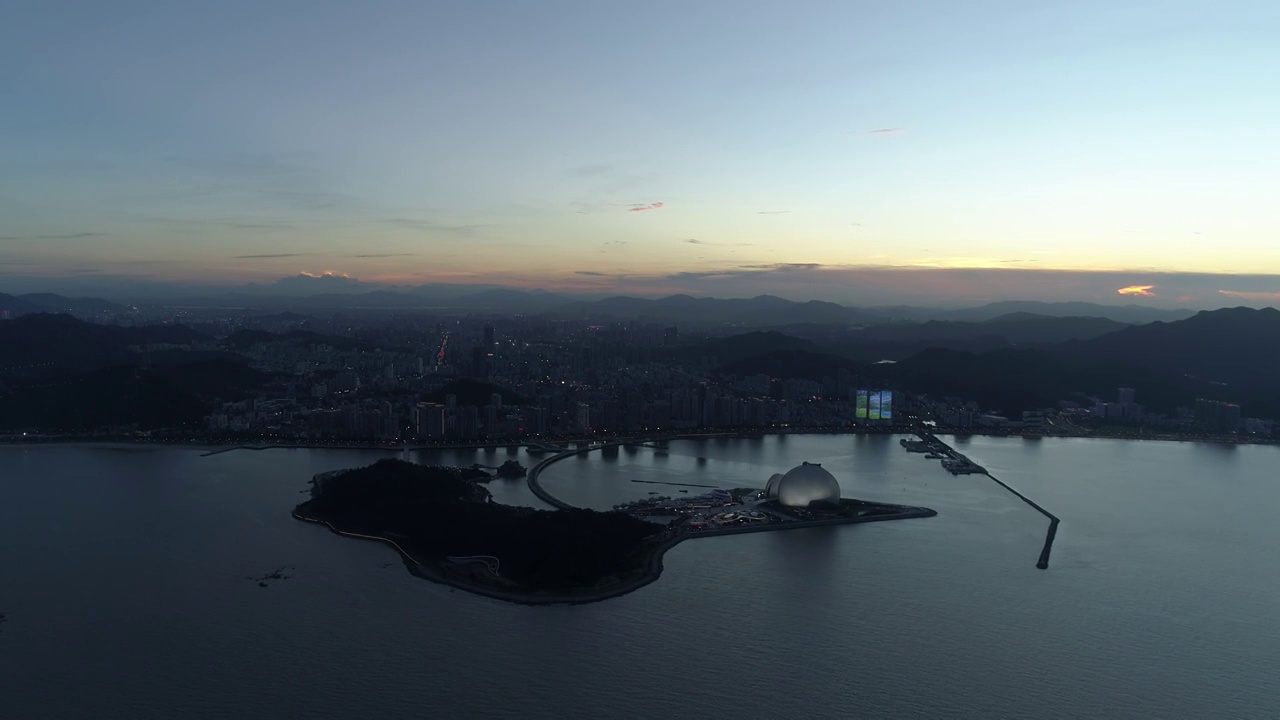 珠海大剧院夜景航拍视频素材