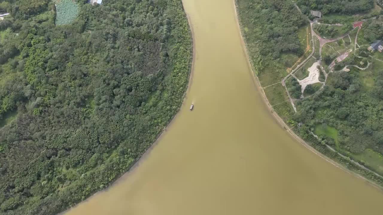 成都市青龙湖湿地公园蓝天白云湖泊航拍视频素材