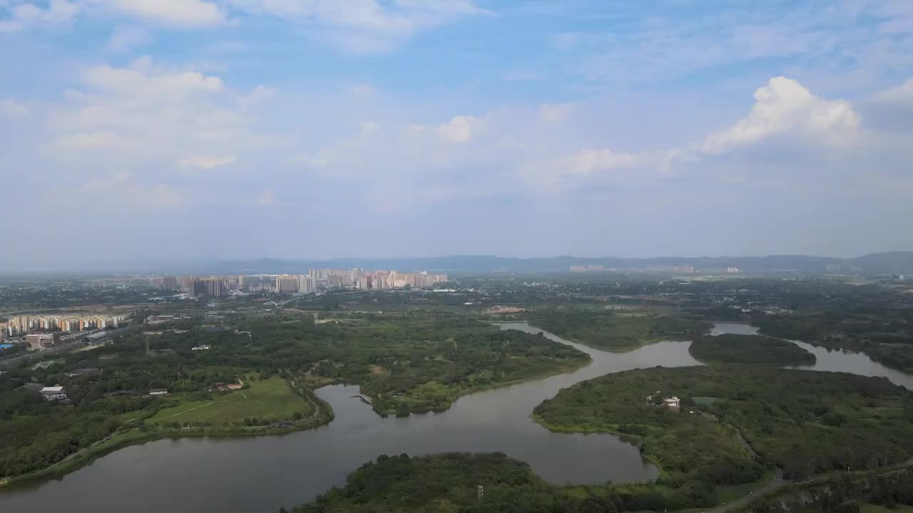 成都市青龙湖湿地公园蓝天白云湖泊航拍视频素材