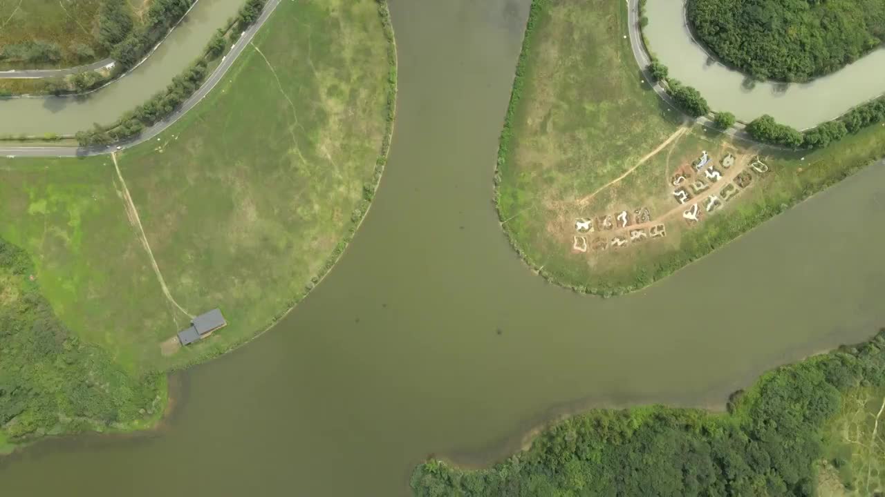 成都市青龙湖湿地公园蓝天白云湖泊航拍视频素材