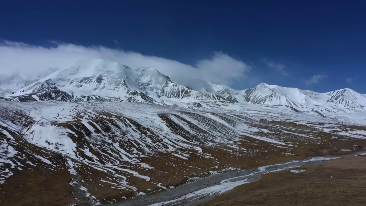 青海省果洛州玛沁县阿尼玛卿雪山视频素材