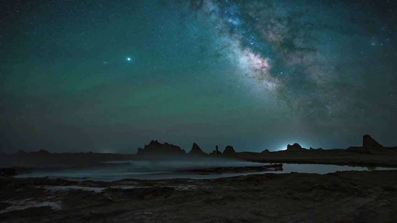 延时摄影青海柴达木戈壁俄博梁雅丹群银河星空视频素材