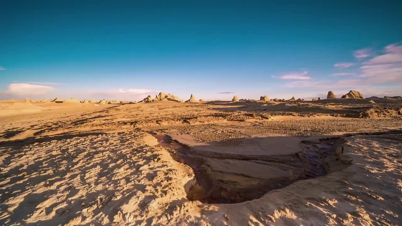 延时摄影青海柴达木戈壁俄博梁雅丹群夕阳日落视频素材