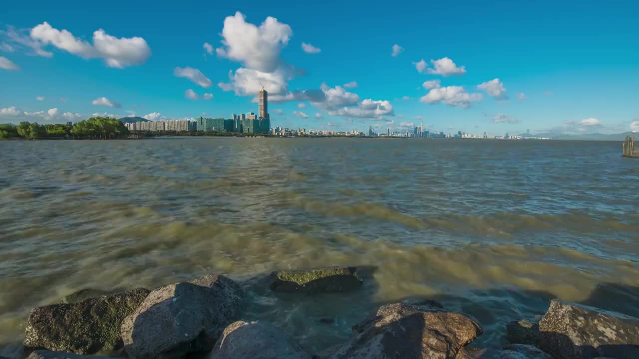 深圳湾海面和天空延时摄影视频素材