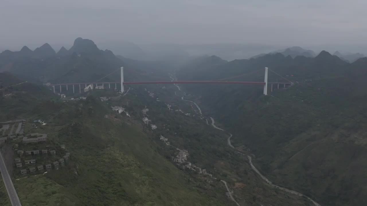 贵州坝陵河大桥滴水摊瀑布视频素材