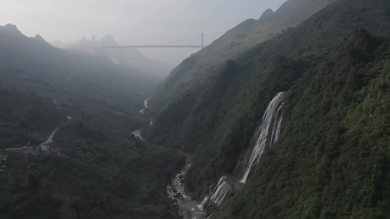 贵州坝陵河大桥滴水摊瀑布视频素材