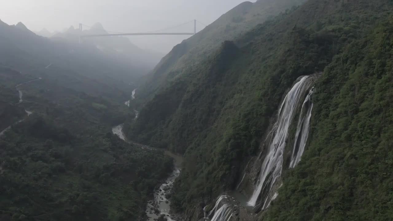 贵州坝陵河大桥滴水摊瀑布视频素材