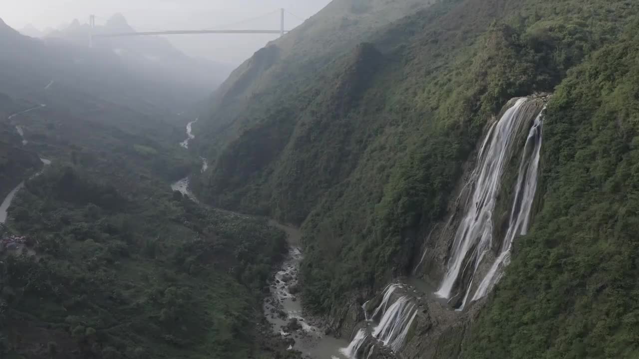 贵州坝陵河大桥滴水摊瀑布视频素材