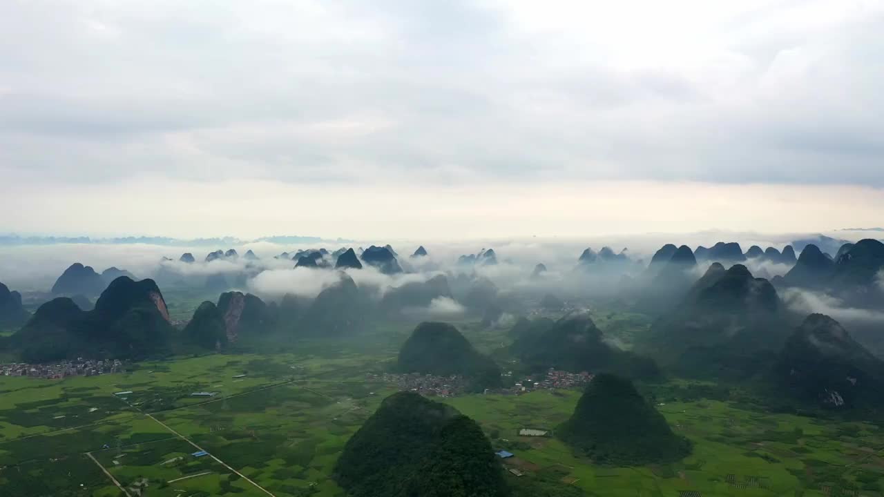 航拍中国广西桂林喀斯特地貌云海视频素材