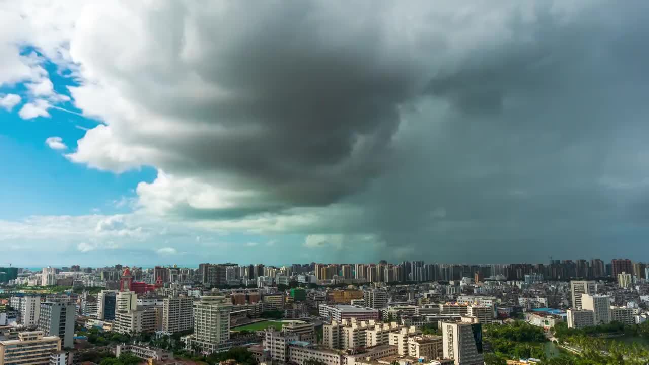 城市乌云到日出延迟视频素材