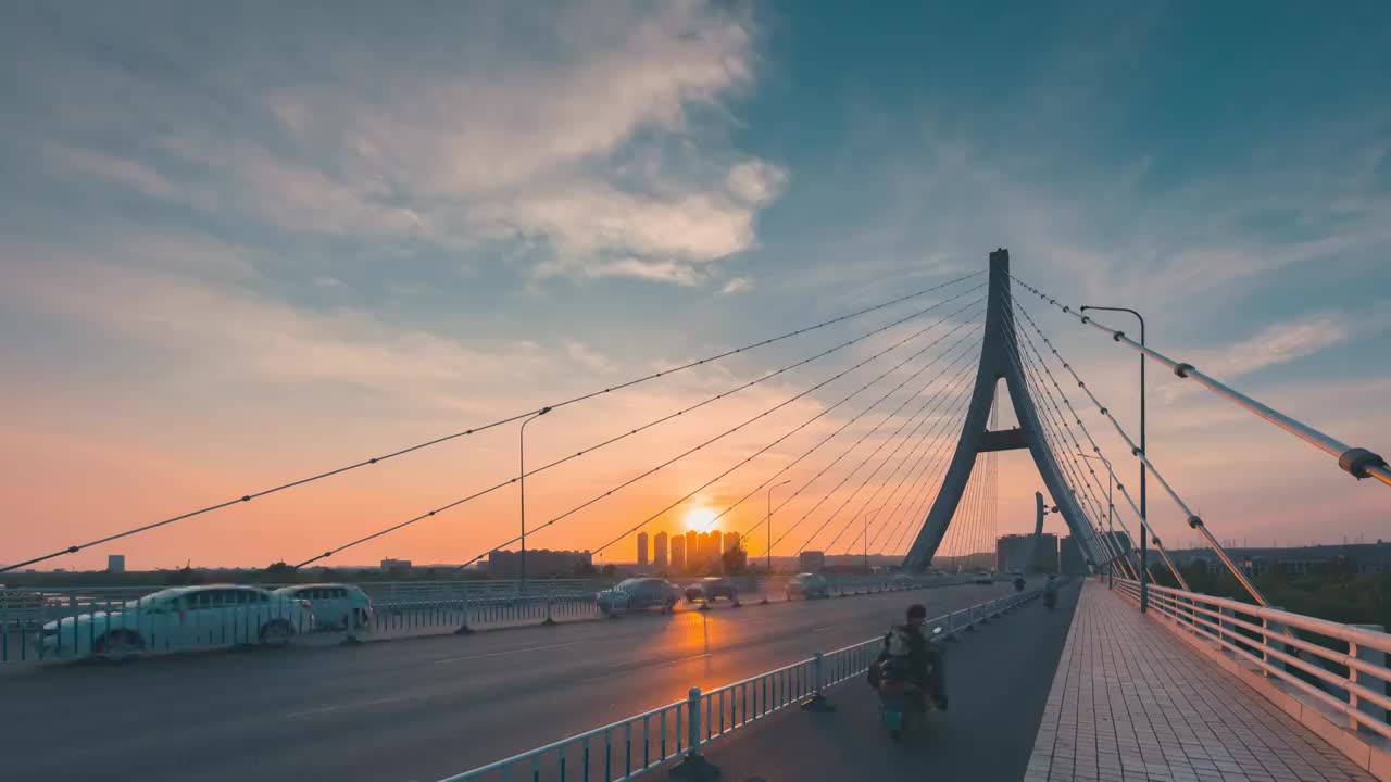 河南省洛阳市凌波大桥晚霞延时视频素材