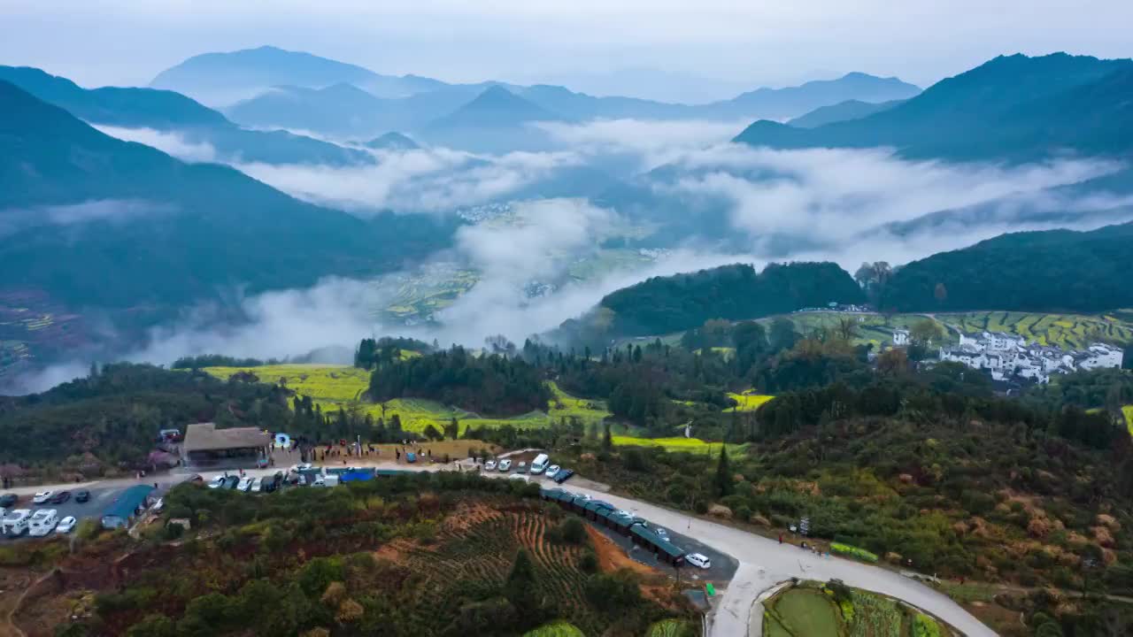 婺源江岭景区春季云海油茶花开季风光4K延时航拍影片视频素材