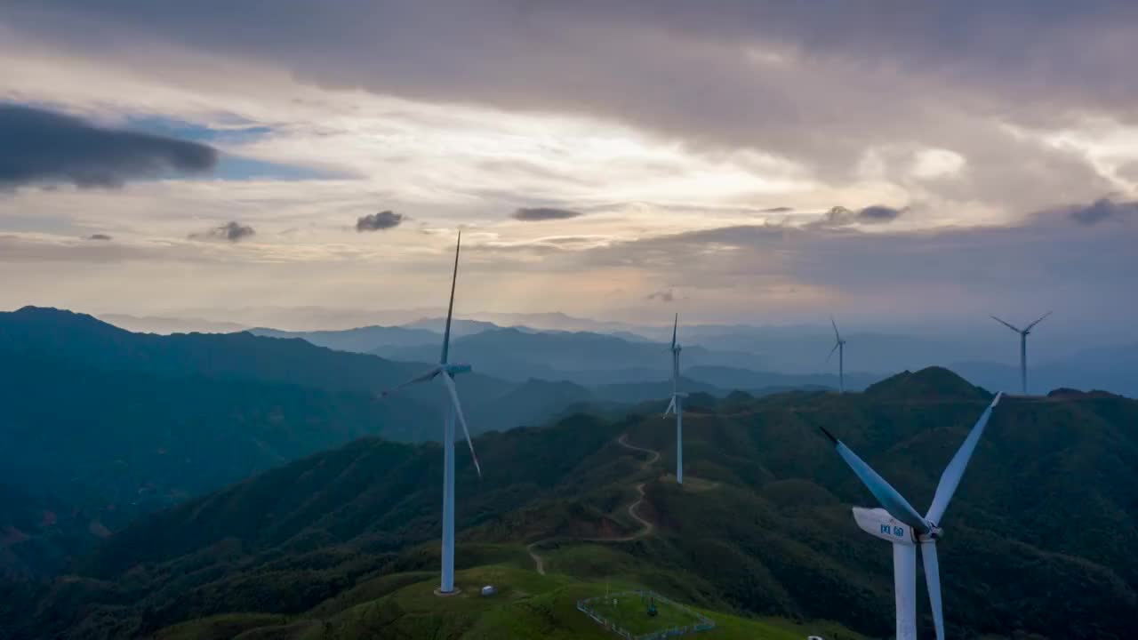 贵州黔东南台江县，海拔1800米的红阳高山风电场视频素材