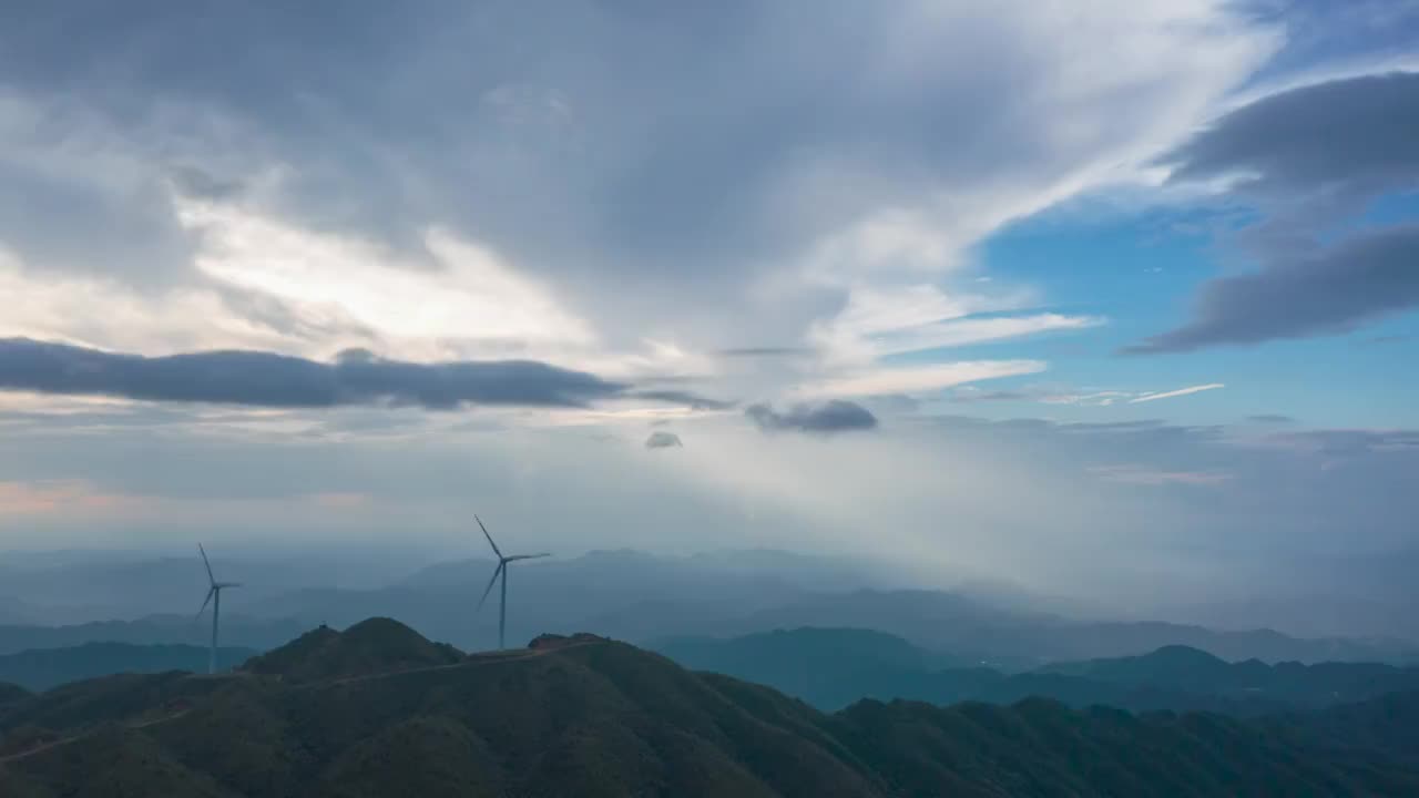 贵州黔东南台江县，海拔1800米的红阳高山风电场视频素材