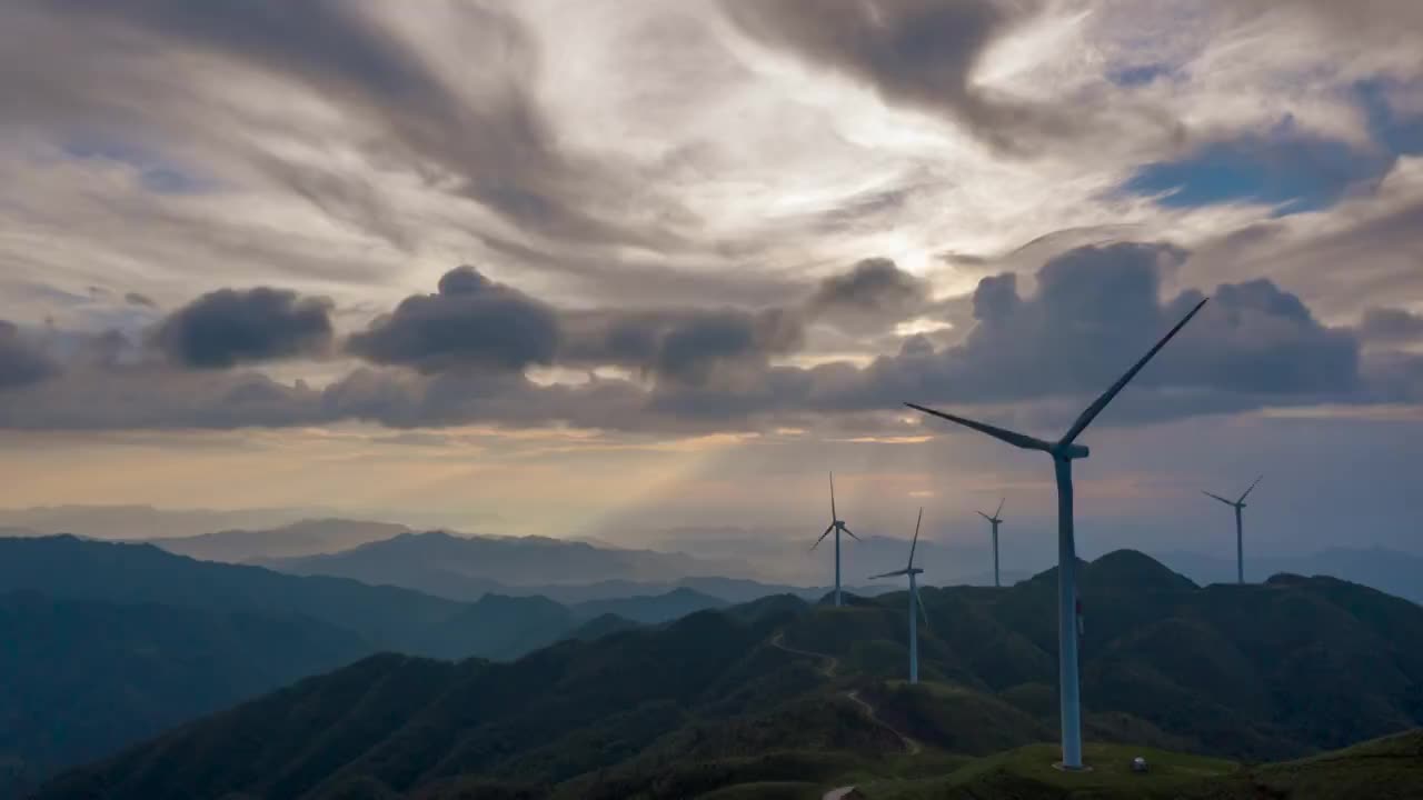 贵州黔东南台江县，海拔1800米的红阳高山风电场视频素材