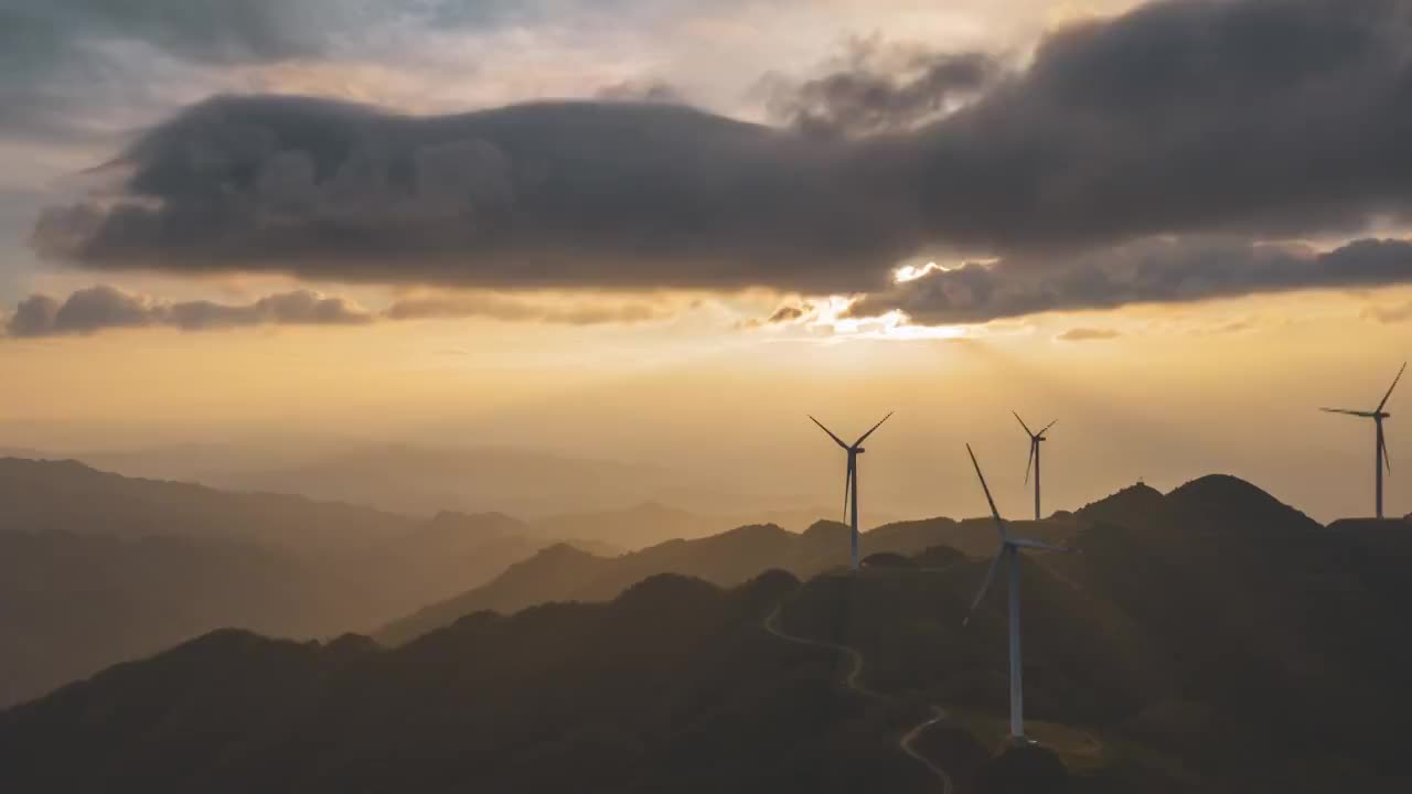 贵州黔东南台江县，海拔1800米的红阳高山风电场视频素材