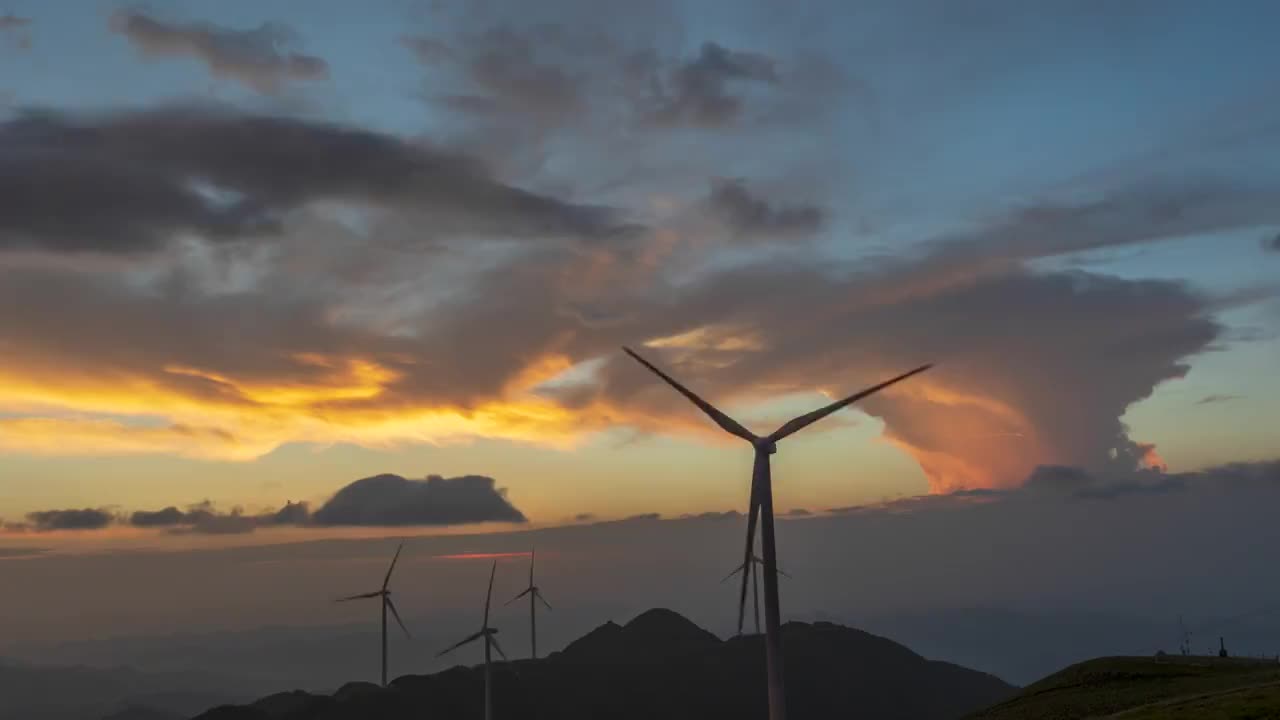 贵州黔东南台江县，海拔1800米的红阳高山风电场视频素材