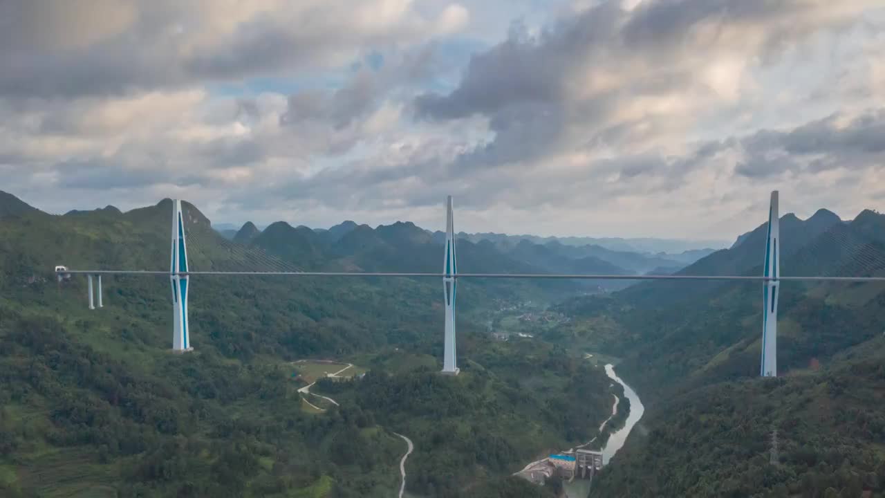 夏日的平塘特大桥写真视频素材