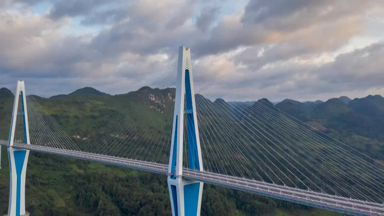 夏日的平塘特大桥写真视频素材