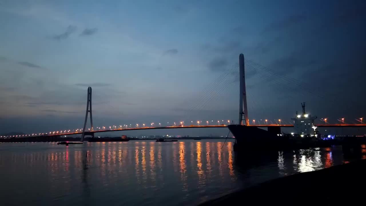 南京大胜关长江大桥（南京长江三桥）的夜景风光延时视频视频素材