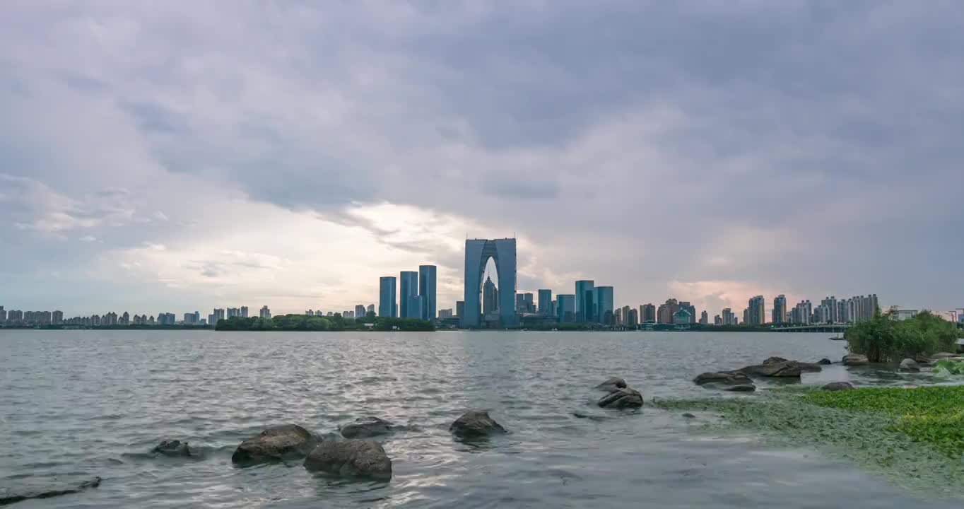 苏州园区金鸡湖上的日转夜延时视频素材