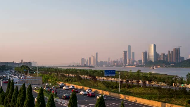 湖南长沙潇湘中路湘江风光带城市天际线日转夜日落延时风光视频素材