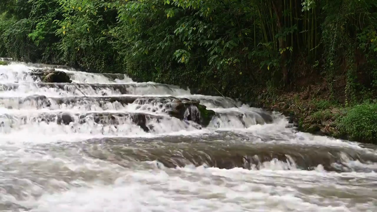 湍急的水流视频素材