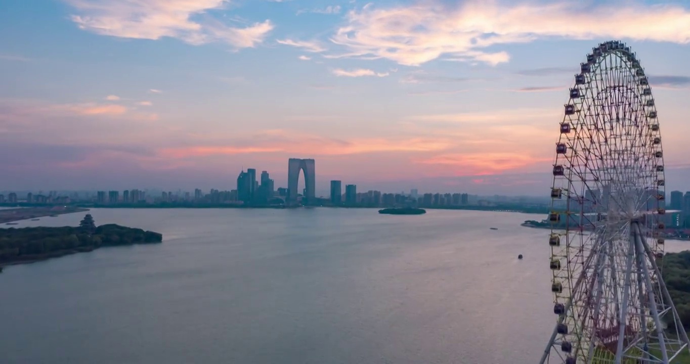 暴雨过后金鸡湖上的火烧云视频素材